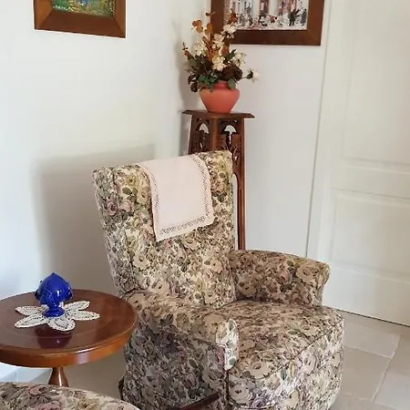 La Lamia Nyaraló *
